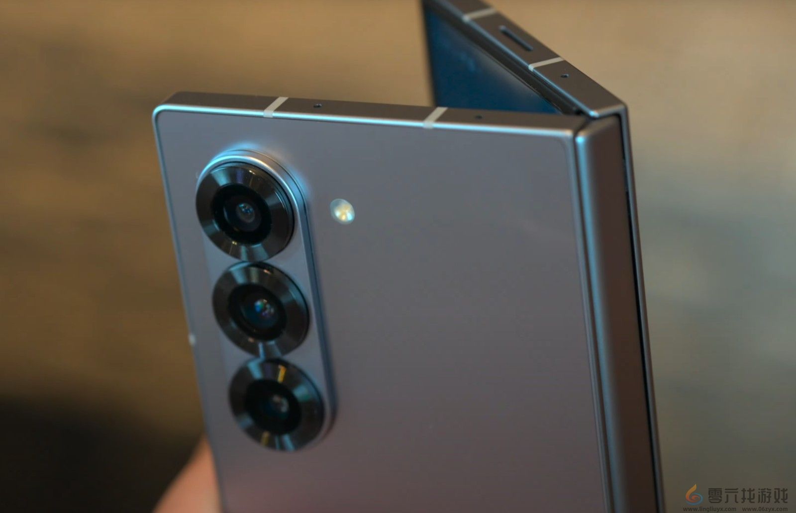 三星发布Galaxy Z Flip 6/Fold 6折叠屏手机 国行8999元起(图9) 三星发布Galaxy Z Flip 6/Fold 6折叠屏手机 国行8999元起(图9)